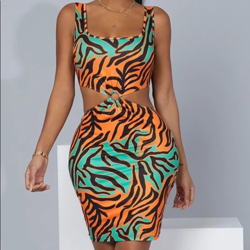 Multi Print O-Ring Bodycon Dress. Never worn. Size L.